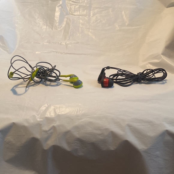 🎧 Earbuds bundle - Picture 2 of 2